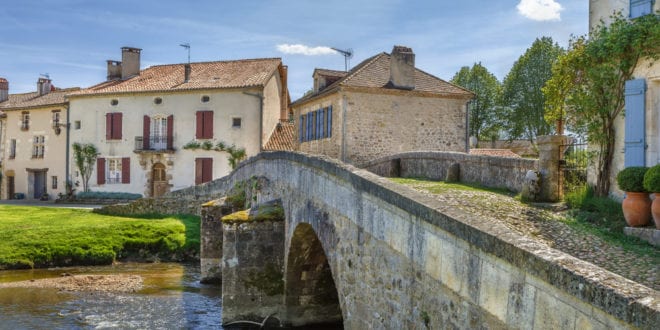 Saint Jean de Côle Dordogne dorpen shutterstock 1258437604, wijnstreken bordeaux