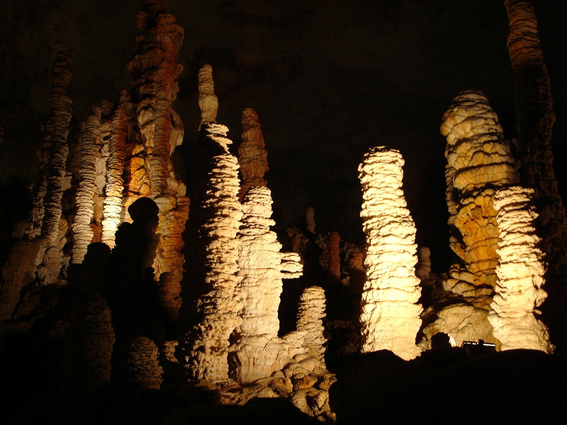 de binnenkant van de druipsteengrot Aven d’Orgnac in de Ardèche