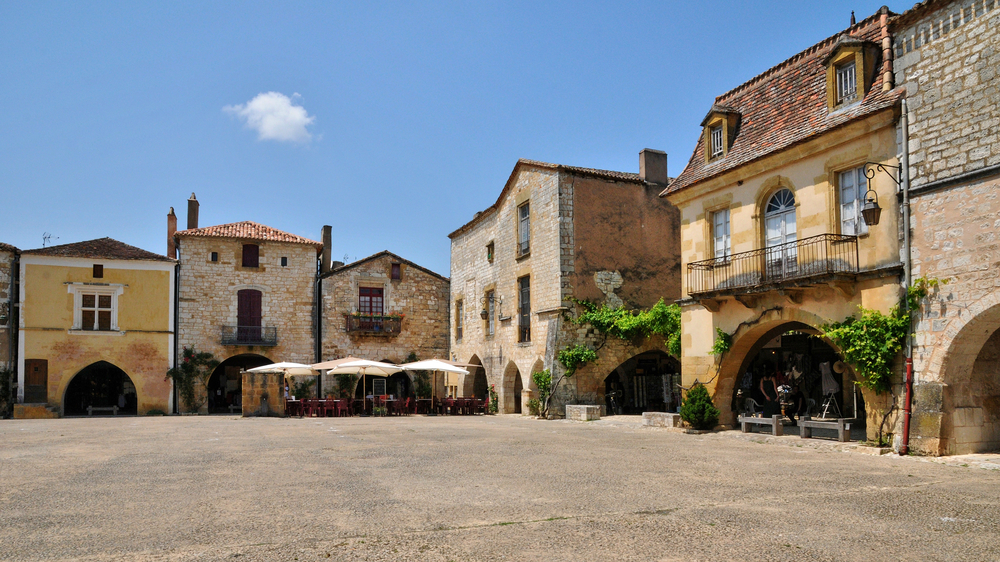 Monpazier Dordogne shutterstock 172907678, mooiste dorpen van de dordogne