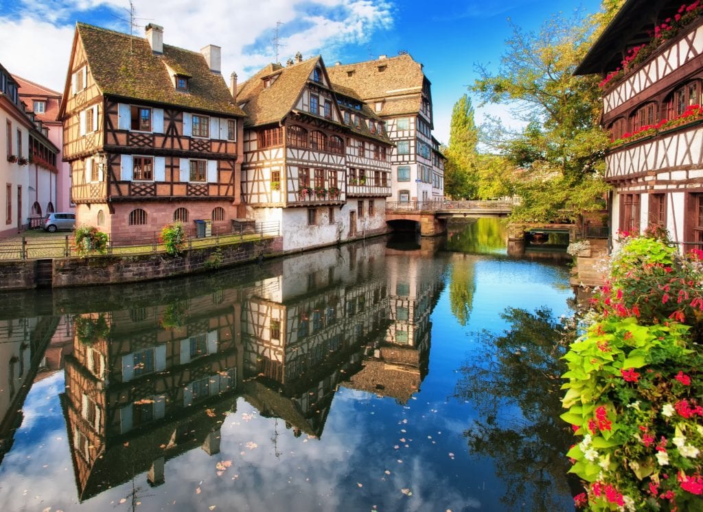 vakwerkhuizen aan het water in Strasbourg