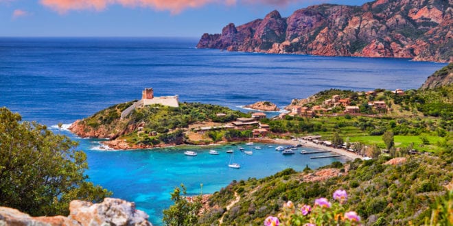 Reserva Natural de Scandola Corsica shutterstock 1408109072, stranden in bretagne