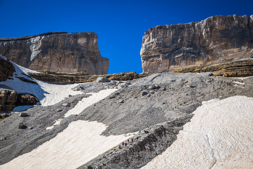 Brèche de Roland Pyreneeën shutterstock 538468912, Mooiste bezienswaardigheden in de Pyreneeën