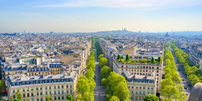 Champs Élysées Parijs shutterstock 1457164541,