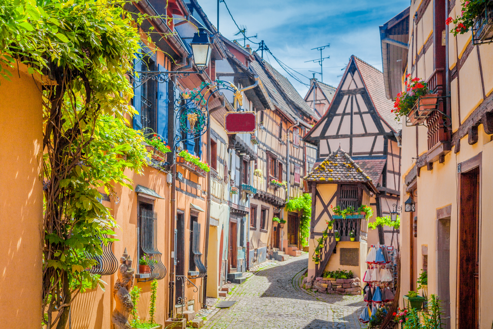 Eguisheim Elzas dorpen shutterstock 1018252330, de 12 mooiste dorpen in de Elzas