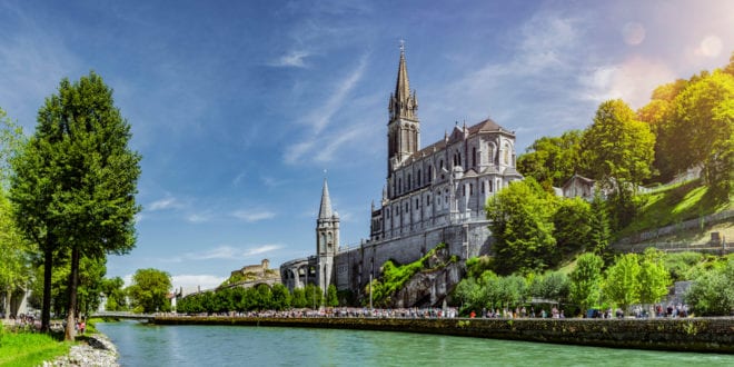 Lourdes 2 shutterstock 1453346174, mooiste grotten van frankrijk