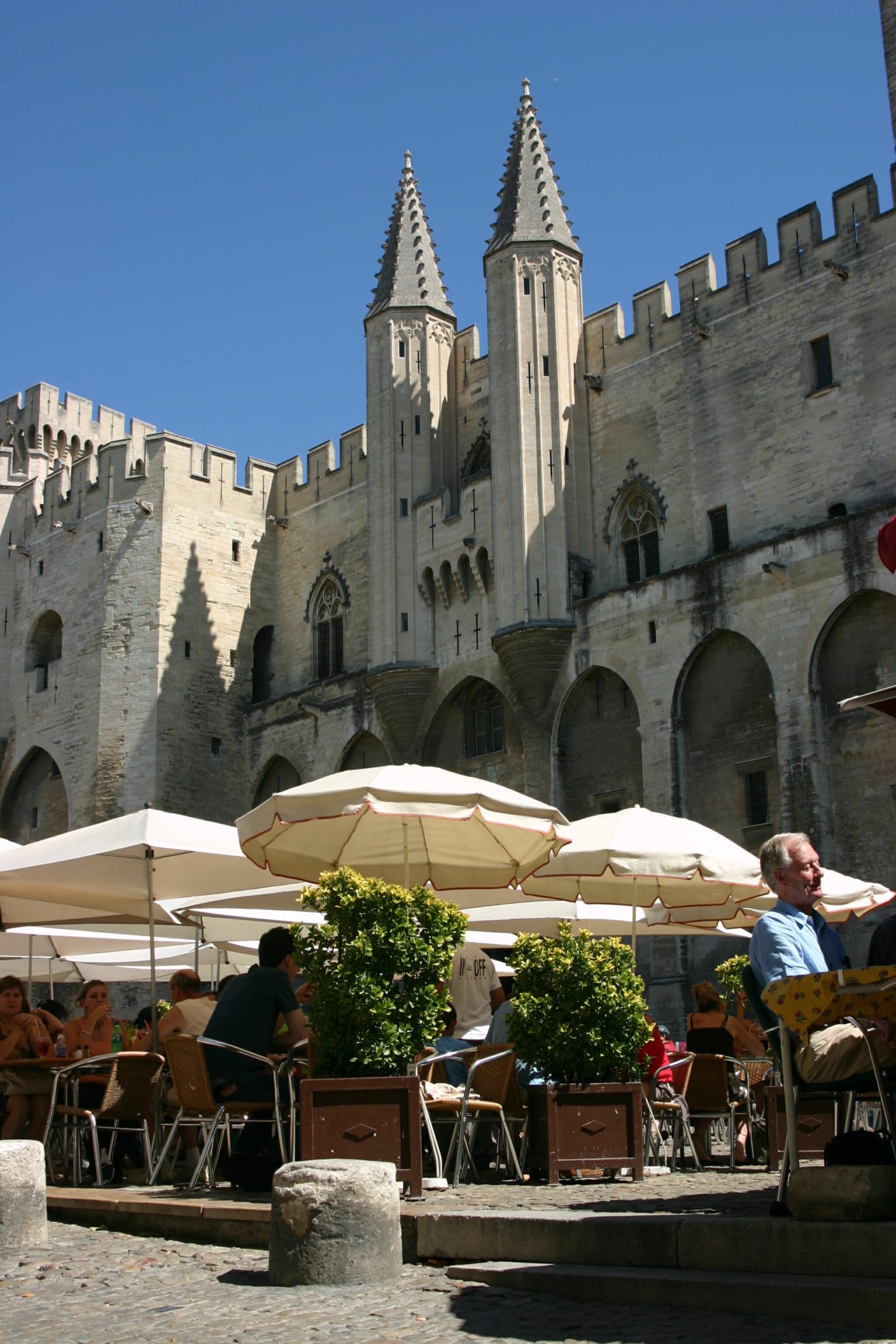 Avignon 33a Place du Palais,