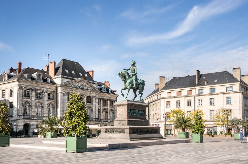 standbeeld van de nationale heldin Jeanne d'Arc op het plein Place du Martroi in Orleáns