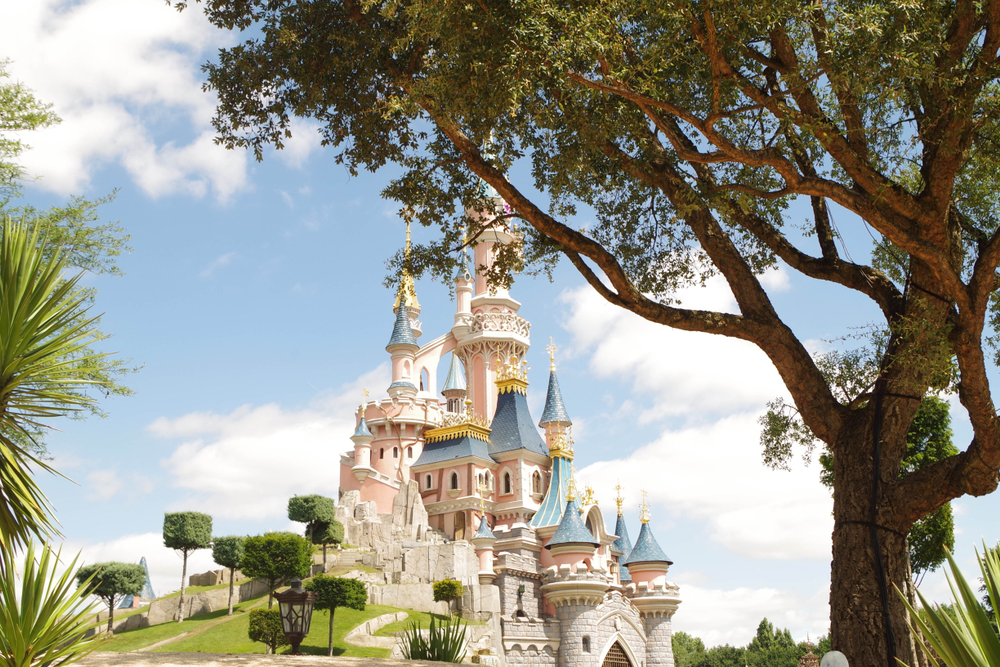 Disneyland Paris Île De France Shutterstock 1360097162