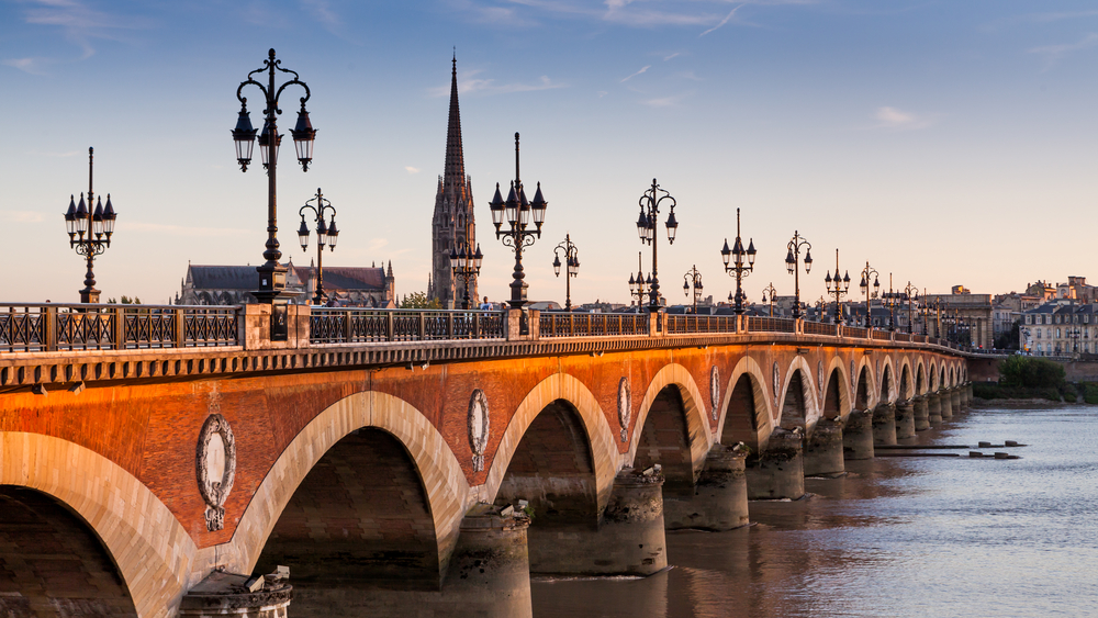 Pont de Pierre Bordeaux shutterstock 240209116, Atlantische kust
