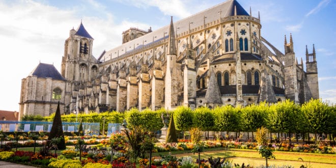 Bourges shutterstock 1022796064, bezienswaardigheden bourges