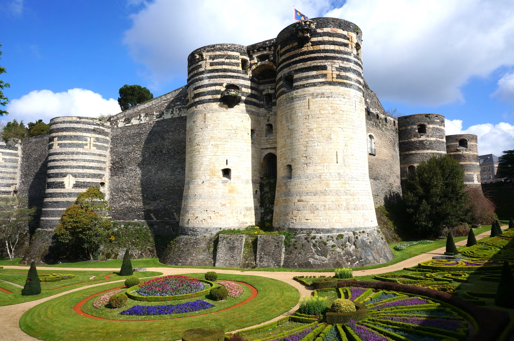 het kasteel van Angers op een rustige en half bewolkte dag
