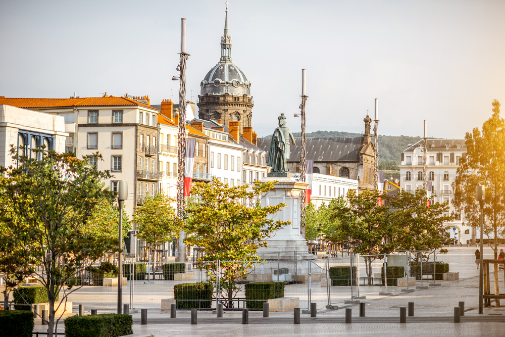 Clermont Ferrand 2 shutterstock 711028750, bezienswaardigheden clermont-ferrand