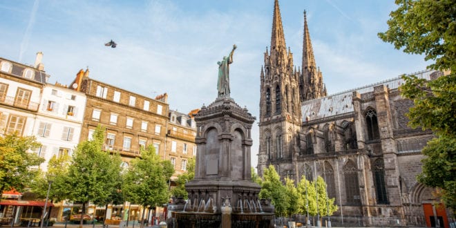 Clermont Ferrand shutterstock 711028852, bezienswaardigheden Toulouse