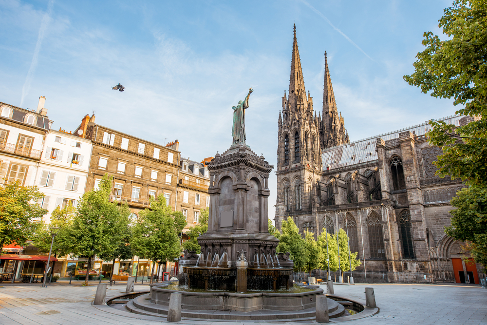 Clermont Ferrand shutterstock 711028852, bezienswaardigheden clermont-ferrand