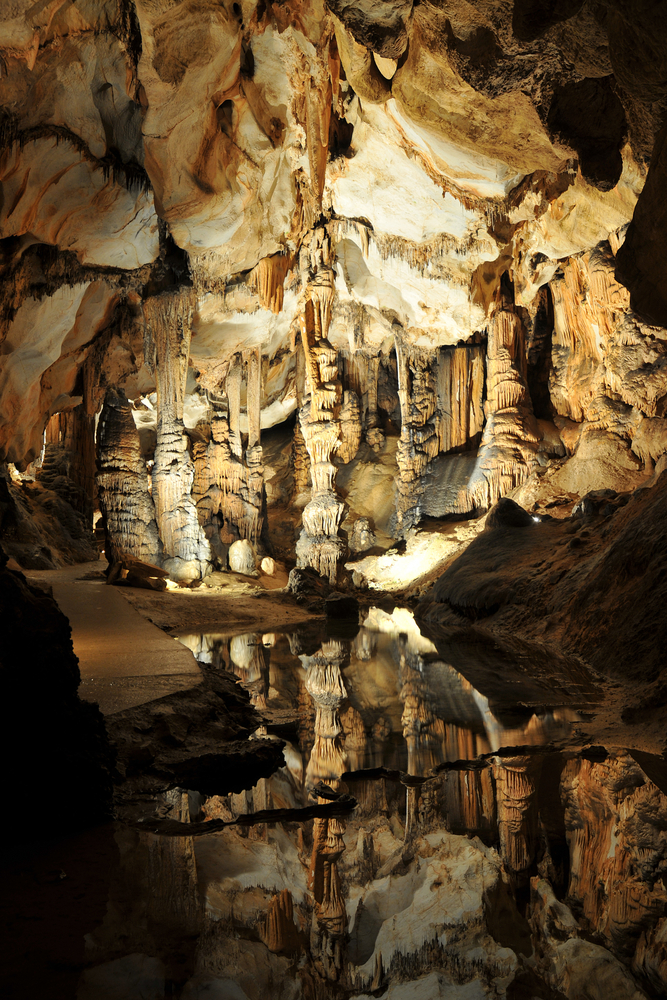 Grotte de Limousis Aude shutterstock 33892729, bezienswaardigheden Aude