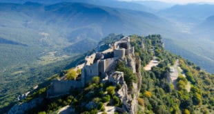 Kasteel Peyrepertuse Aude shutterstock 1218494809, bezienswaardigheden in Carcassonne