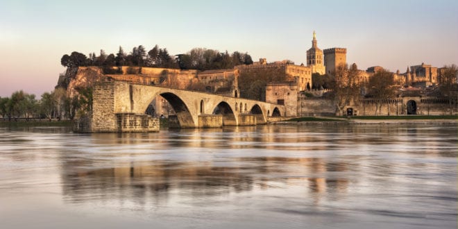 Avignon brug Vaucluse shutterstock 100615729, stranden frankrijk