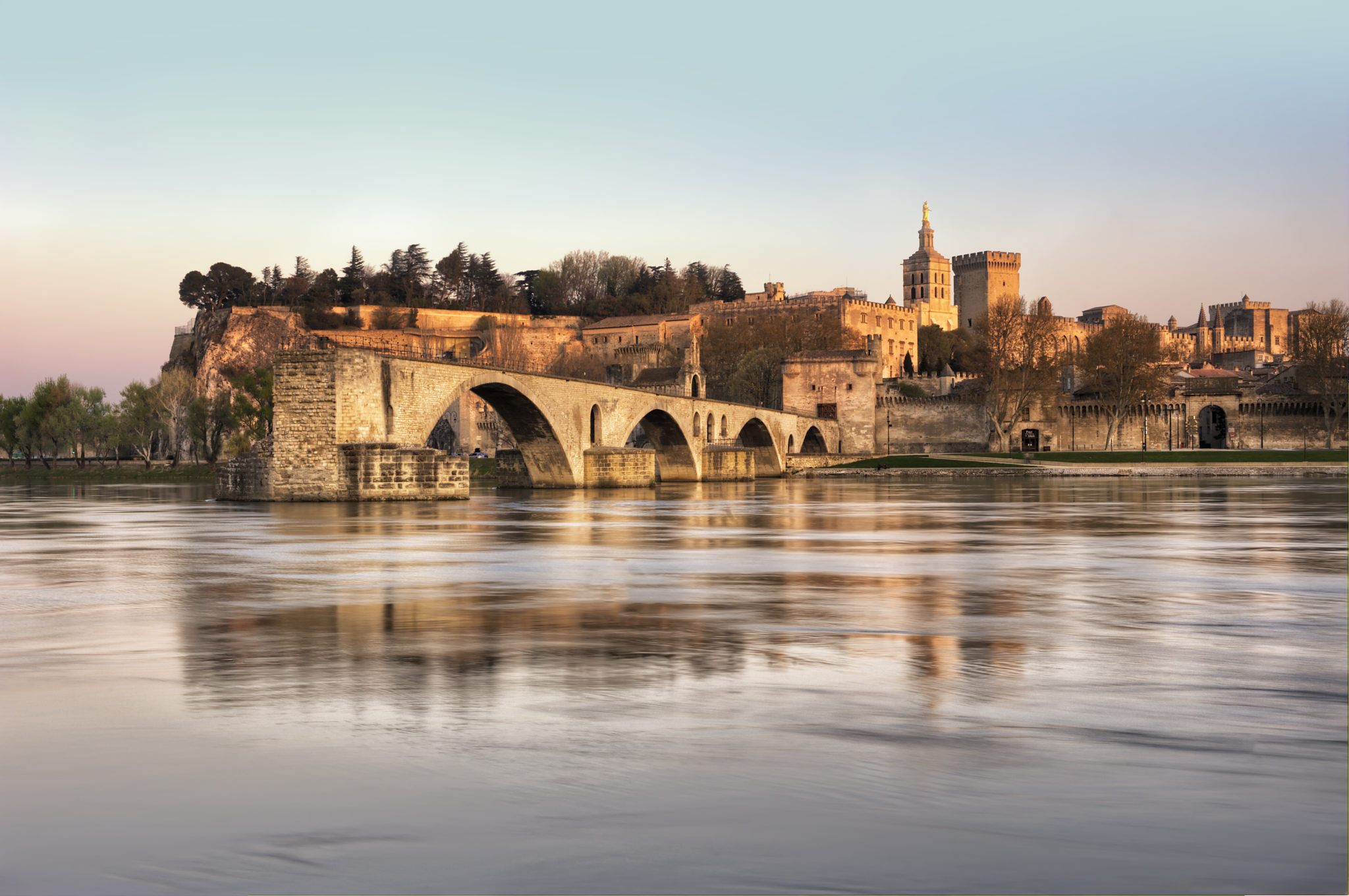 Avignon brug Vaucluse shutterstock 100615729, Bezienswaardigheden in de Vaucluse