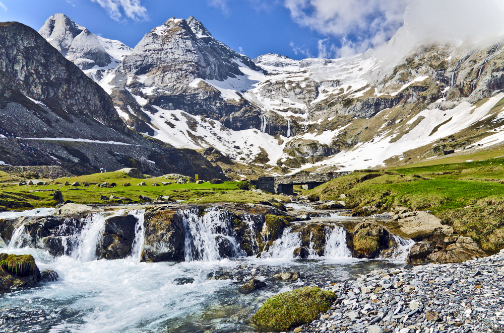 Cirque de Troumouse Hautes Pyrénées shutterstock 332966036,