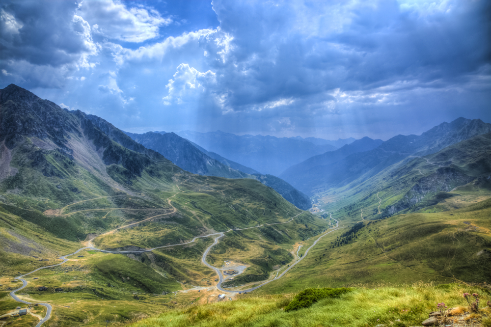 Col du Tourmalet Hautes Pyrénées shutterstock 1112196971, Bezienswaardigheden in Hautes-Pyrénées