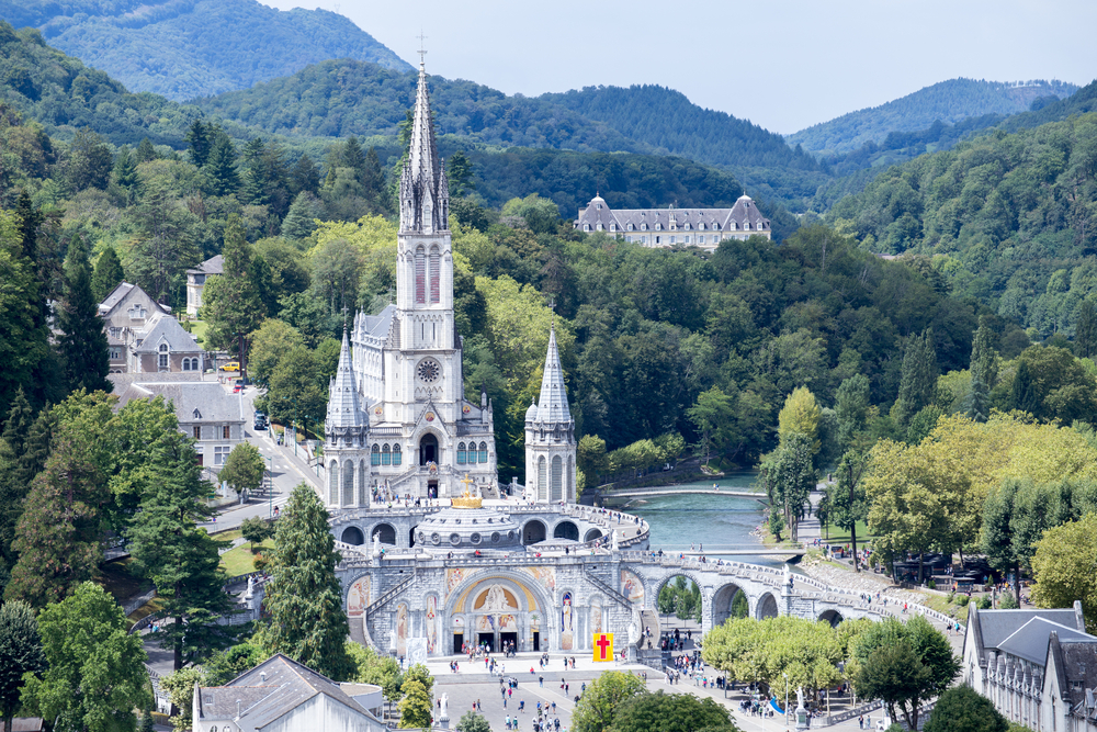 Lourdes Hautes Pyrénées Shutterstock 704152345, Zininfrankrijk.nl