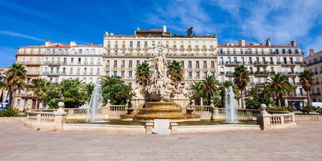 Place de la Liberté Toulon shutterstock 1291436791, Bezienswaardigheden boulogne sur mer