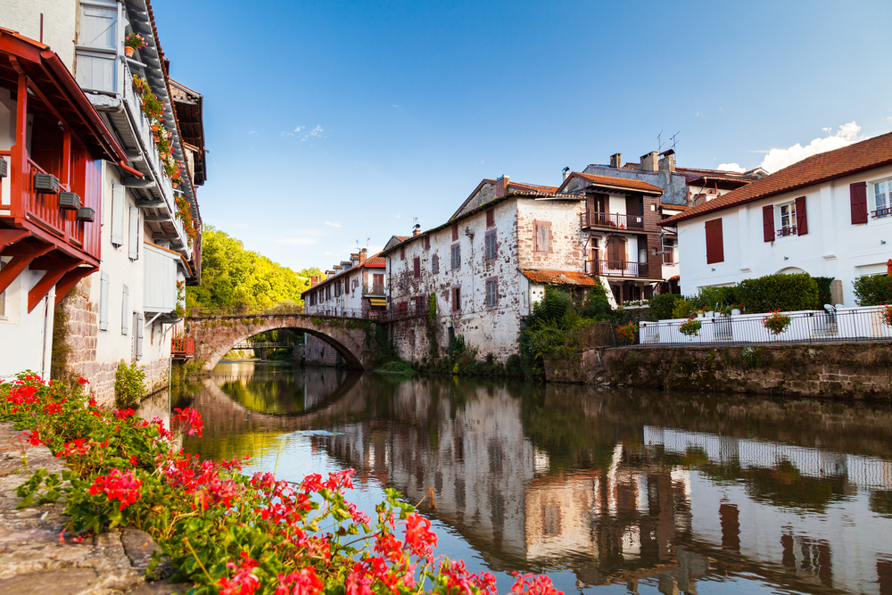 Saint Jean Pied de Port Pyrénées Atlantiques shutterstock 131262980, bezienswaardigheden pyrenees-atlantiques