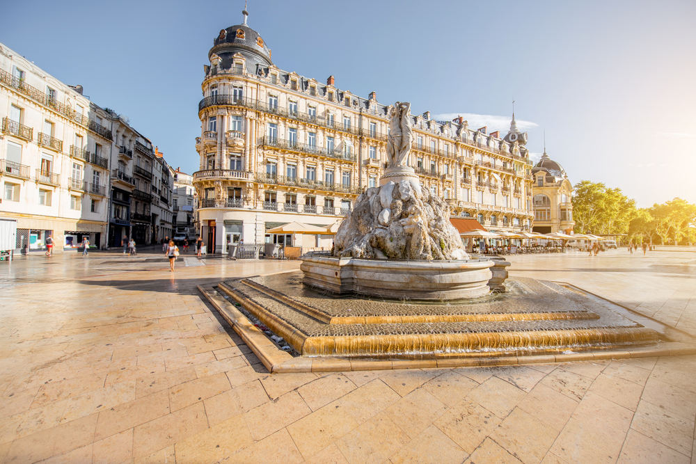 Fountain of the Three Graces op een zonnige dag in Montpellier