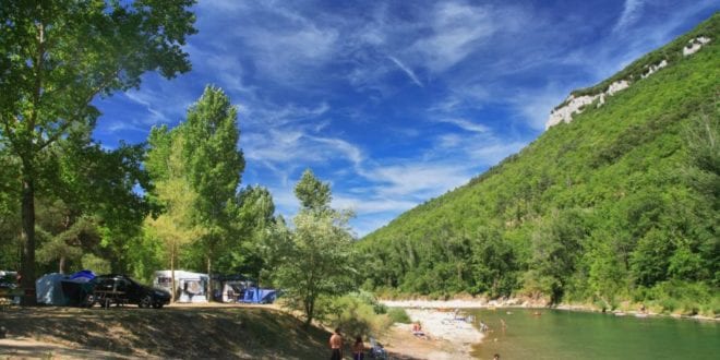 Flower Camping Le Peyrelade 3, campings in de provence