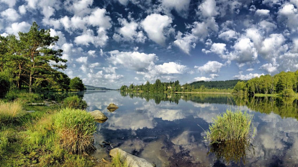 Lac de Vassivière en Lac de Saint Pardoux Limousin min,