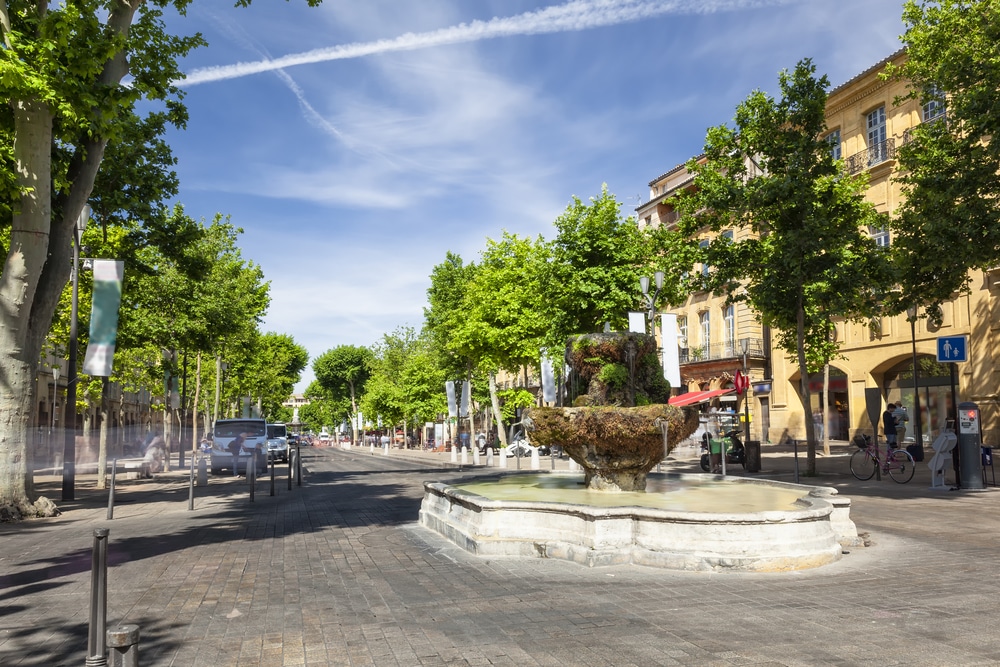 Cours Mirabeau aix en provence shutterstock 399188164, Bezienswaardigheden in Aix-en-Provence