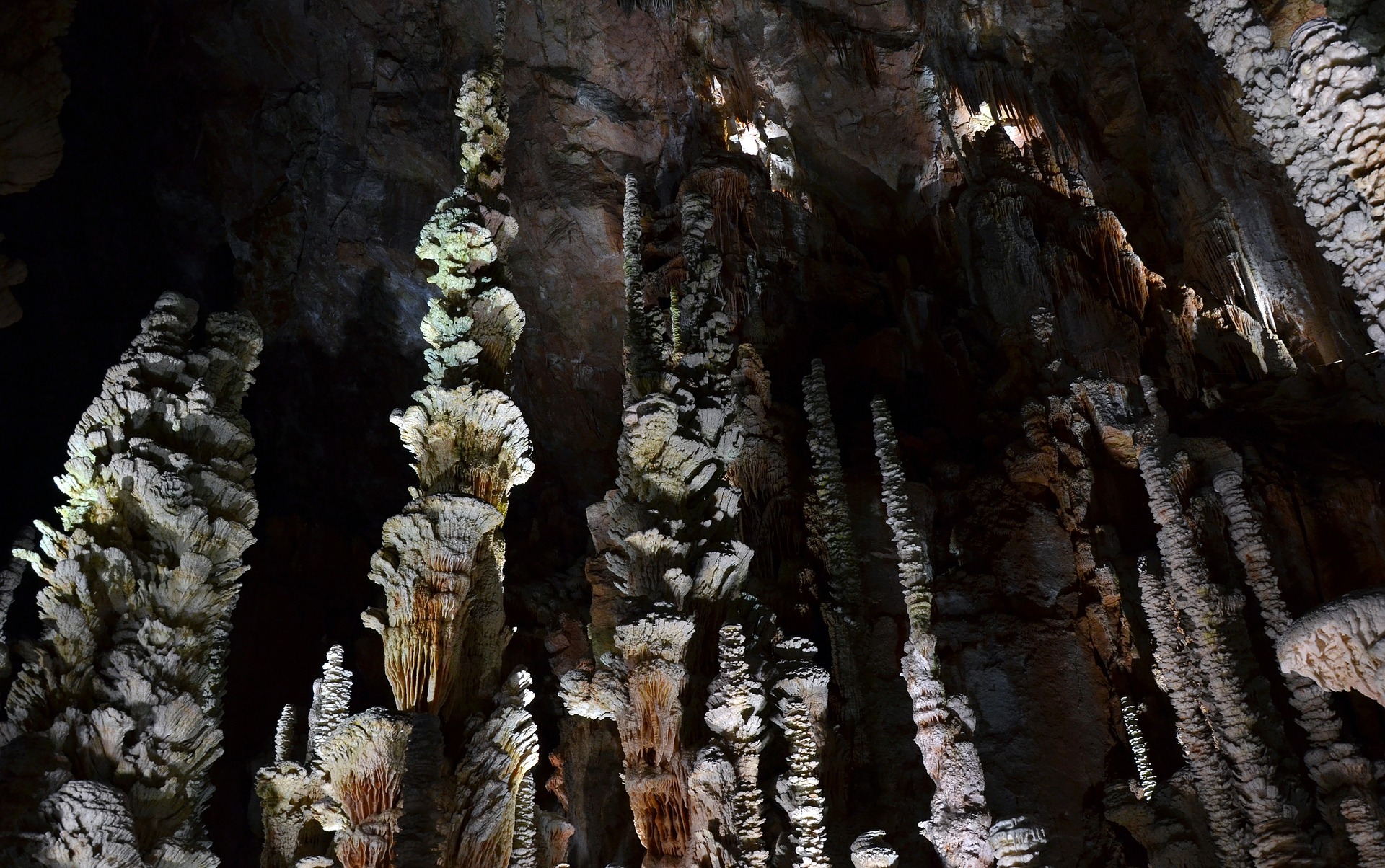 druipstenen in de Grotte d’Aven Armand in de Cevennen