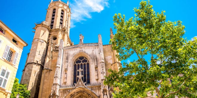 Kathedraal van Saint Sauveur Aix en Provence shutterstock 493453018, Bezienswaardigheden in de Bouches-du-Rhône