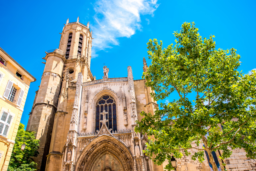 Kathedraal van Saint Sauveur Aix en Provence shutterstock 493453018, Bezienswaardigheden in Aix-en-Provence