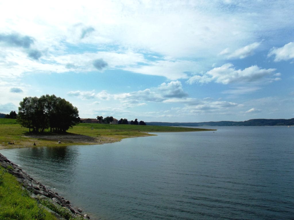 Lac de Naussac Lozère sh 1322891630, Bezienswaardigheden in de Lozère