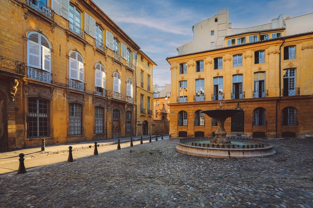 Place dAlbertas Aix en Provence shutterstock 2182510407, Bezienswaardigheden in Aix-en-Provence