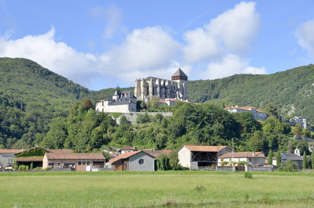 Saint Bertrand de Comminges shutterstock 156328805, Bezienswaardigheden in de Haute-Garonne