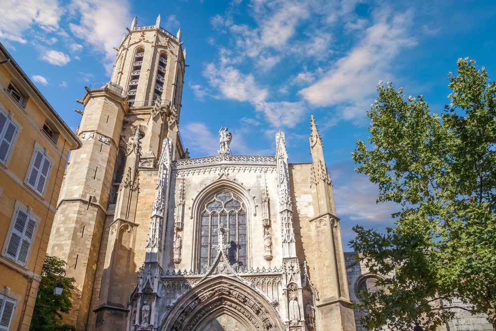 Saint Sauveur kathedraal Aix en Provence shutterstock 1968215449, Bezienswaardigheden in Aix-en-Provence