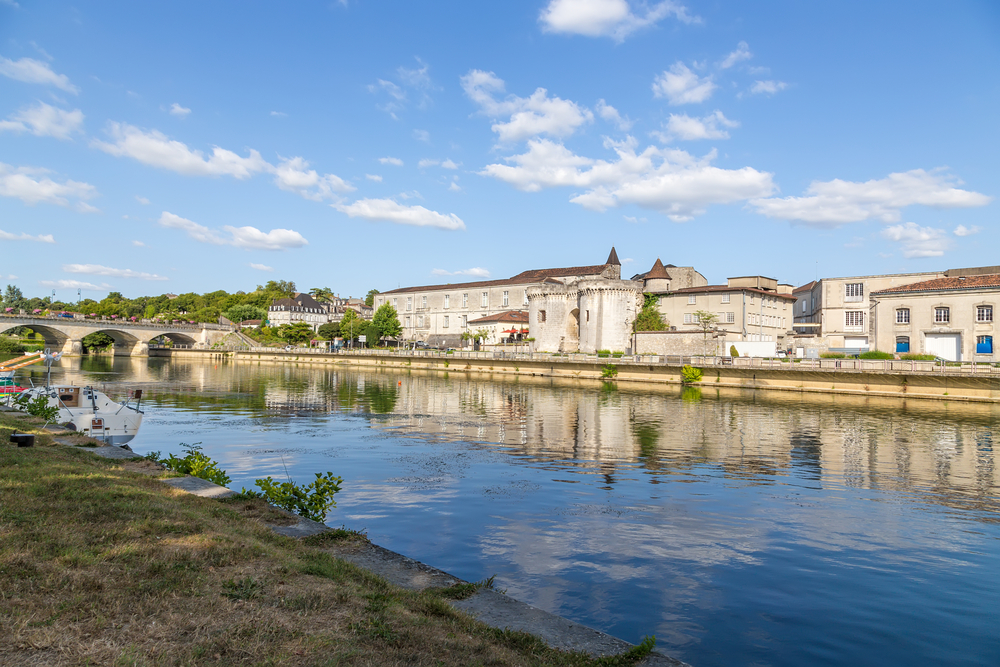 Cognac Charente shutterstock 456771937, Bezienswaardigheden in de Charente