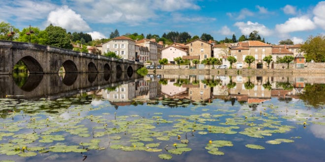 Confolens Charente shutterstock 1408035335, adults only camping Frankrijk