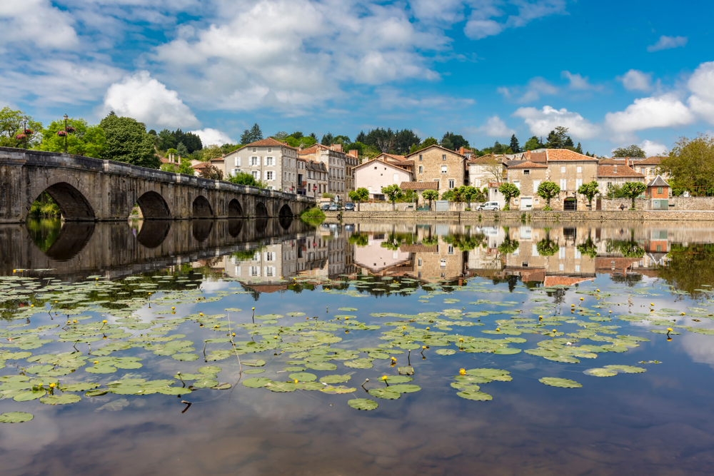 Confolens Charente shutterstock 1408035335, Bezienswaardigheden in de Charente