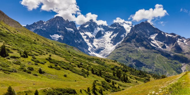 Parc National des Écrins Hautes Alpes shutterstock 698947780, Mooiste bezienswaardigheden in de Pyreneeën