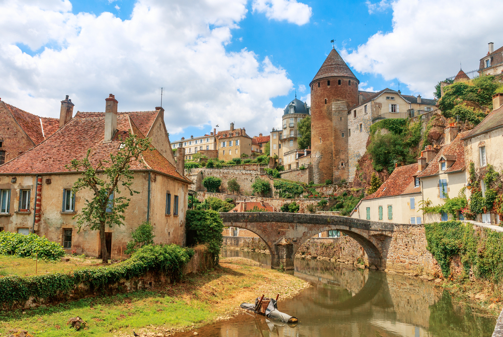 Semur en Auxois Côte dOr shutterstock 417254848, Bezienswaardigheden in de Côte-d'or