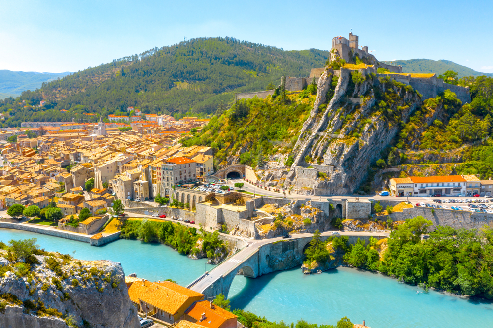 Sisteron Alpes de Haute Provence shutterstock 1492897382, mooiste kasteelcampings in Frankrijk