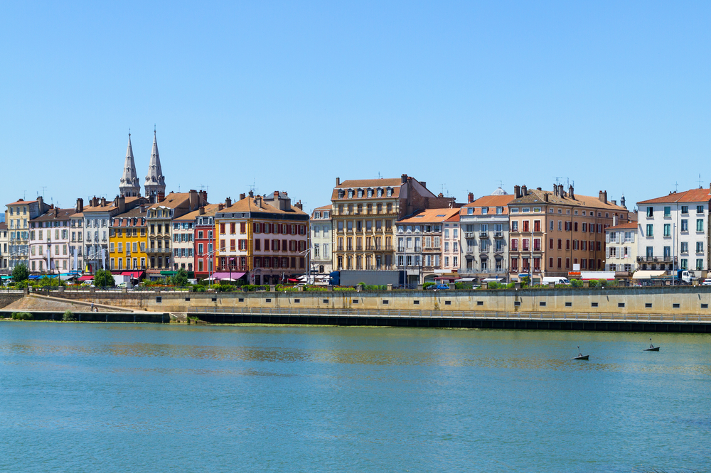 Mâcon Saône et Loire shutterstock 551910784, Bezienswaardigheden Saône-et-Loire