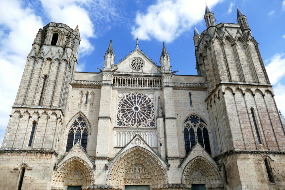 Poitiers Vienne shutterstock 1516727606, Bezienswaardigheden in Vienne