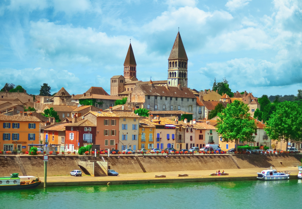 Tournus Saône et Loire shutterstock 378935914, Bezienswaardigheden Saône-et-Loire