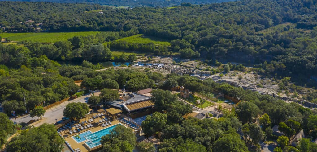 yelloh village les cascades camping aan rivier gard, camping zuid frankrijk aan rivier