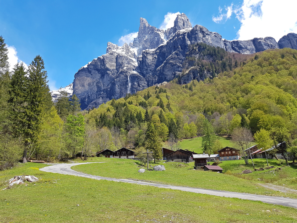 Cirque du Fer à Cheval Haute Savoie shutterstock 1424212871,