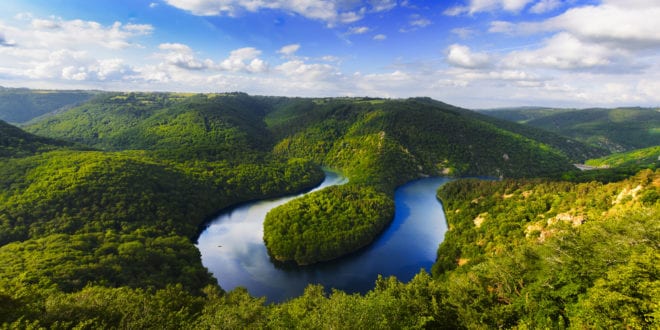 De Meander bij Queuille Puy de Dôme shutterstock 671255521, auvergne